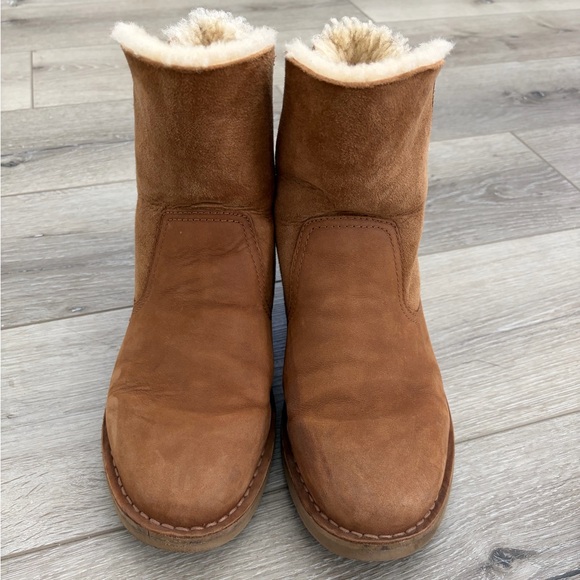 UGG Naiyah Lace-Back Genuine Leather Suede Shearling Boot Women’s - Picture 2 of 11